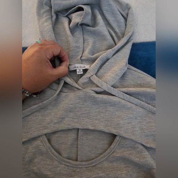 NWOT White Birch 1X Hooded Sweater with cut out - Picture 6 of 11